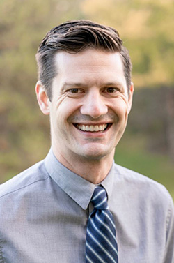 Shane Hoelz, Dentist in Aurora at Retro D